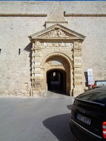 DSC00112 Entrance to Mdina